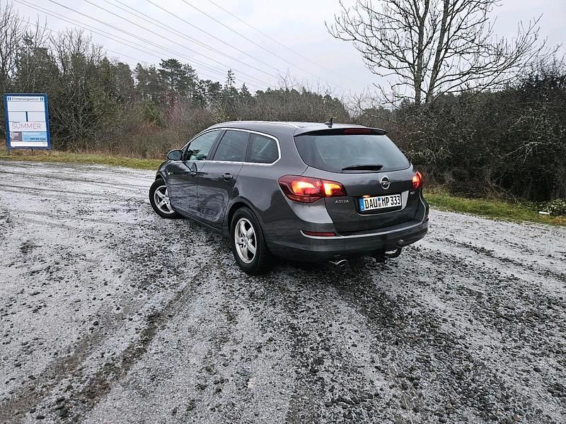 Gebraucht Opel Astra 160 PS (117 kW) 2012 Grau Limousine