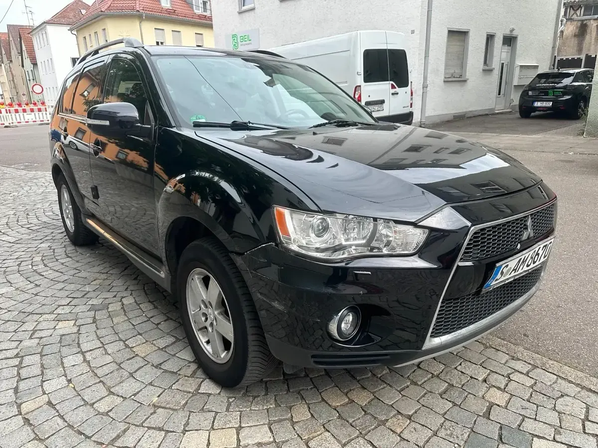 Gebraucht Mitsubishi Outlander 156 PS (114 kW) 2011 Schwarz SUV