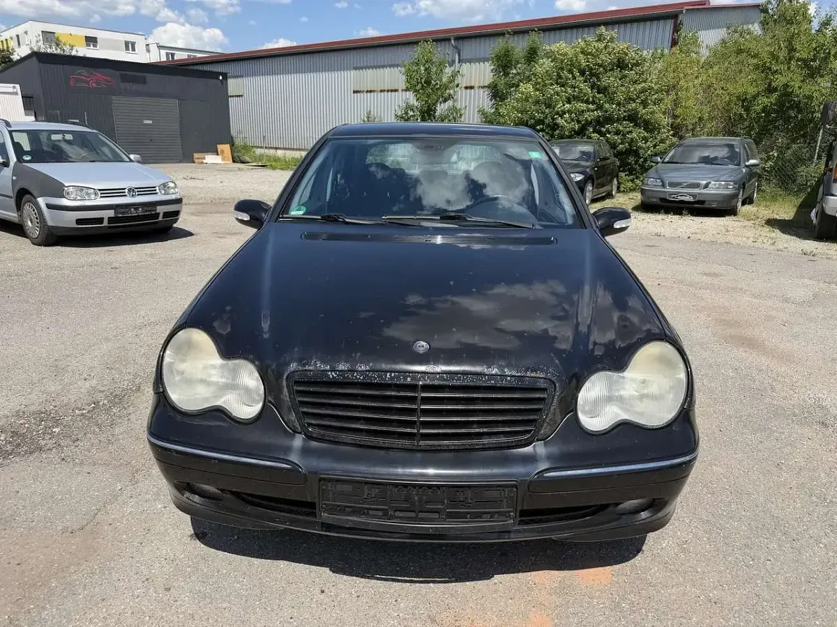 Gebraucht Mercedes C200 163 PS (119 kW) 2002 Obsidianschwarz  metalliclack Limousine