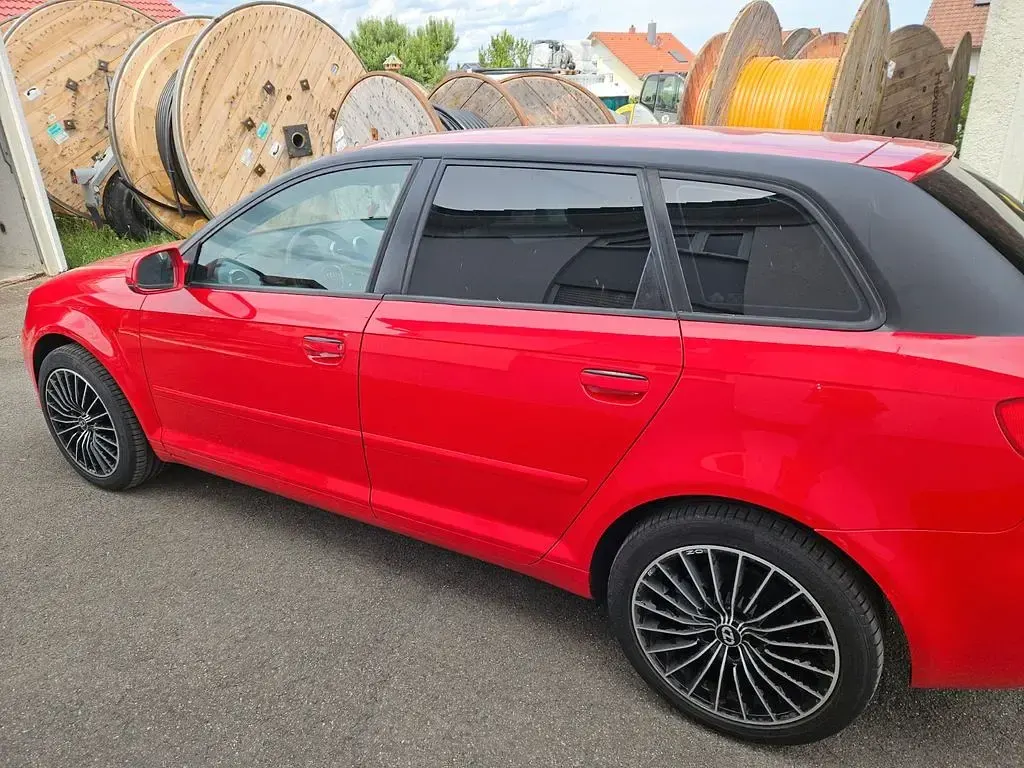 Gebraucht Audi A3 Attraction 105 PS (77 kW) 2012 Rot Kleinwagen