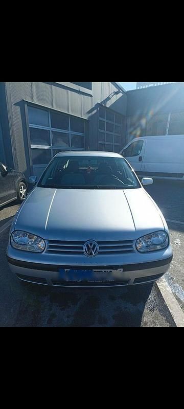 Silber Gebraucht 2002 VW Golf IV Limousine | 1.399 € - Bild 1/4