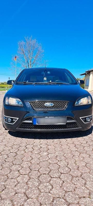 Używany Ford Focus ST 226 KM (166 kW) 2007 Czarny Sedan/Limuzyna