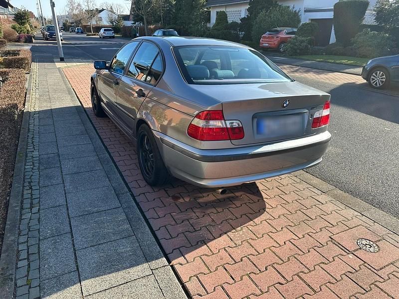 Second-hand BMW 316 85 CP (62 kW) 2004 Argintiu Berlinǎ
