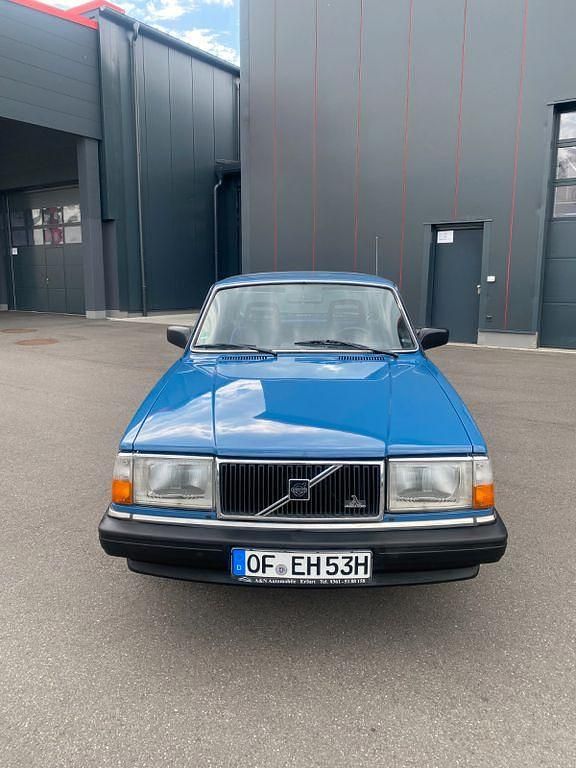 Blau Gebraucht 1988 Volvo 240 Limousine | 16.900 € - Bild 1/4