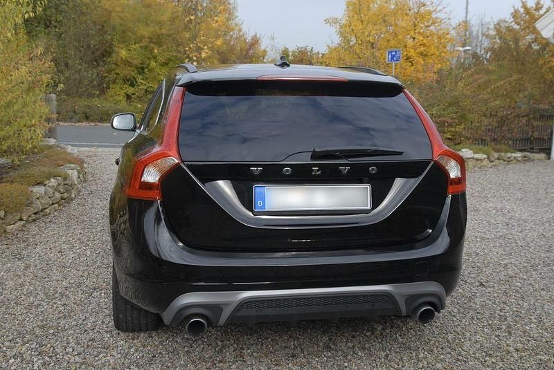 Gebraucht Volvo V60 R-Design 190 PS (139 kW) 2016 Schwarz Kombi