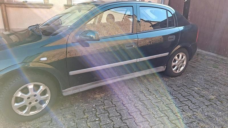 Second-hand Opel Astra Edition 75 CP (55 kW) 2000 Verde Berlinǎ