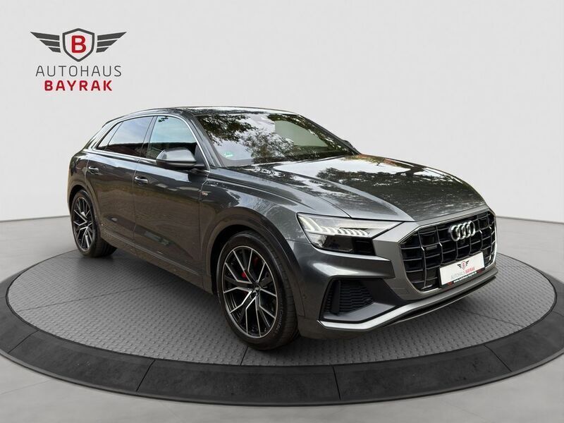 Grau Gebraucht 2018 Audi Q8 S-Line SUV | 58.490 € (Teuer) - Bild 1/4