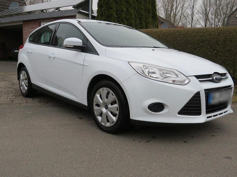 Gebraucht Ford Focus Trend 105 PS (77 kW) 2011 Weiß Kombi