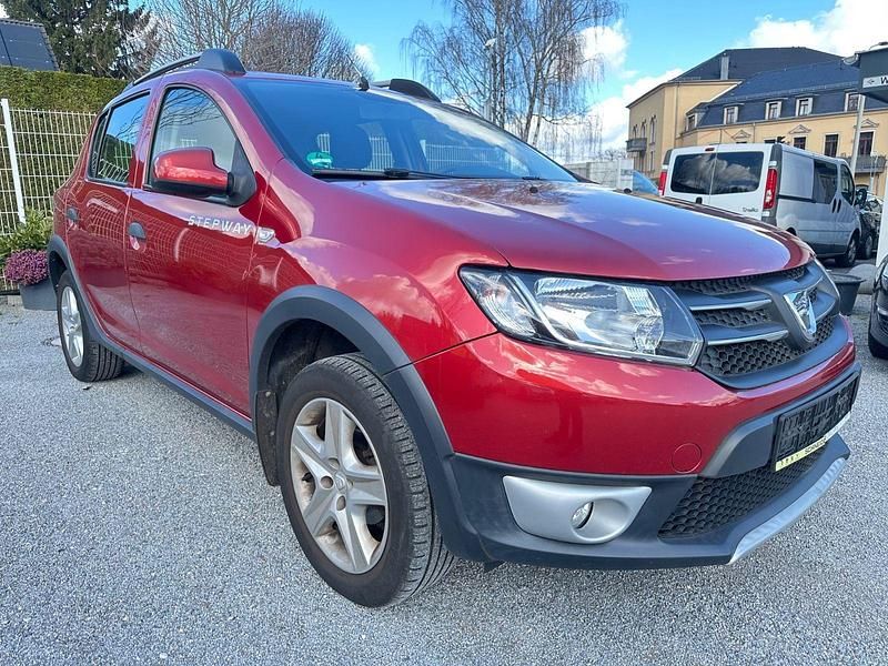 Gebraucht Dacia Sandero Prestige 90 PS (66 kW) 2016 Rot Limousine