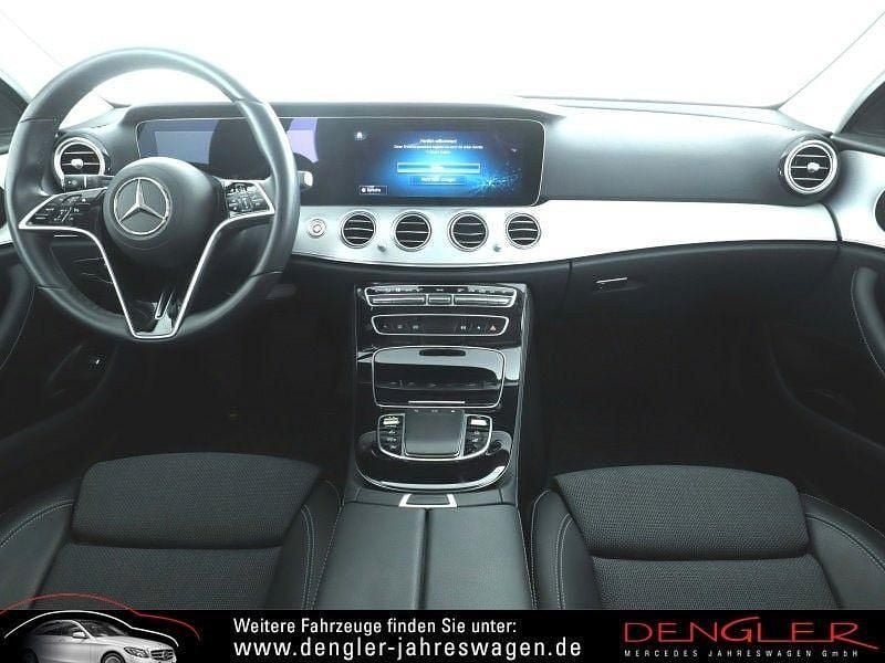 Gebraucht Mercedes E220 Avantgarde 200 PS (147 kW) 2022 Schwarz Limousine