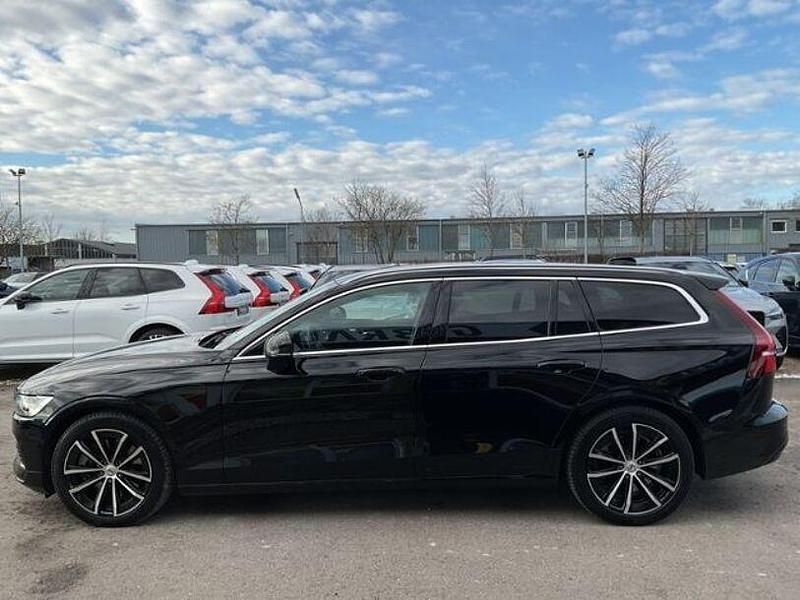 Gebraucht Volvo V60 Core 351 PS (258 kW) 2022 Black stone Kombi