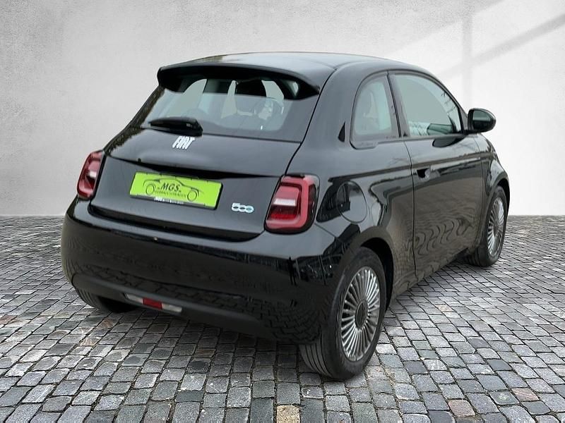 Gebraucht Fiat 500e Icon 86 kW (118 PS) 2023 Onyxschwarz Kleinwagen