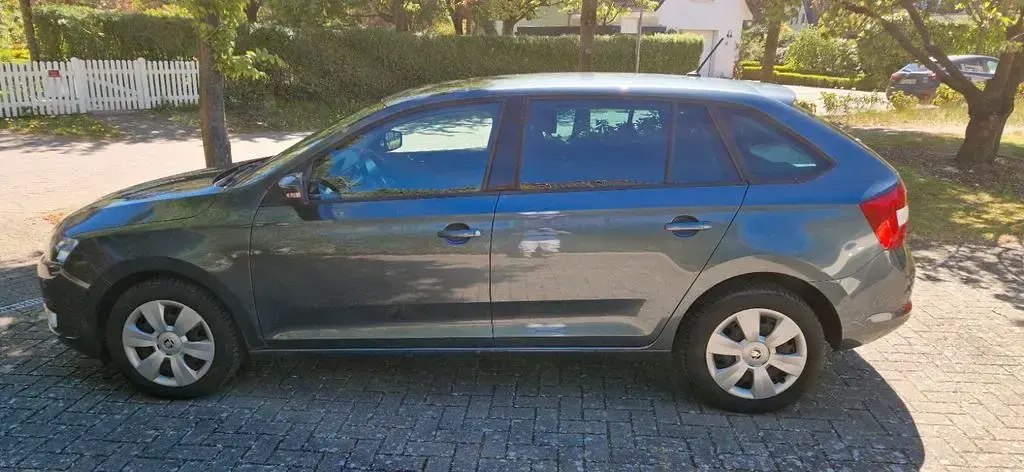 Gebraucht Skoda Rapid Ambition 90 PS (66 kW) 2017 Grau Kleinwagen