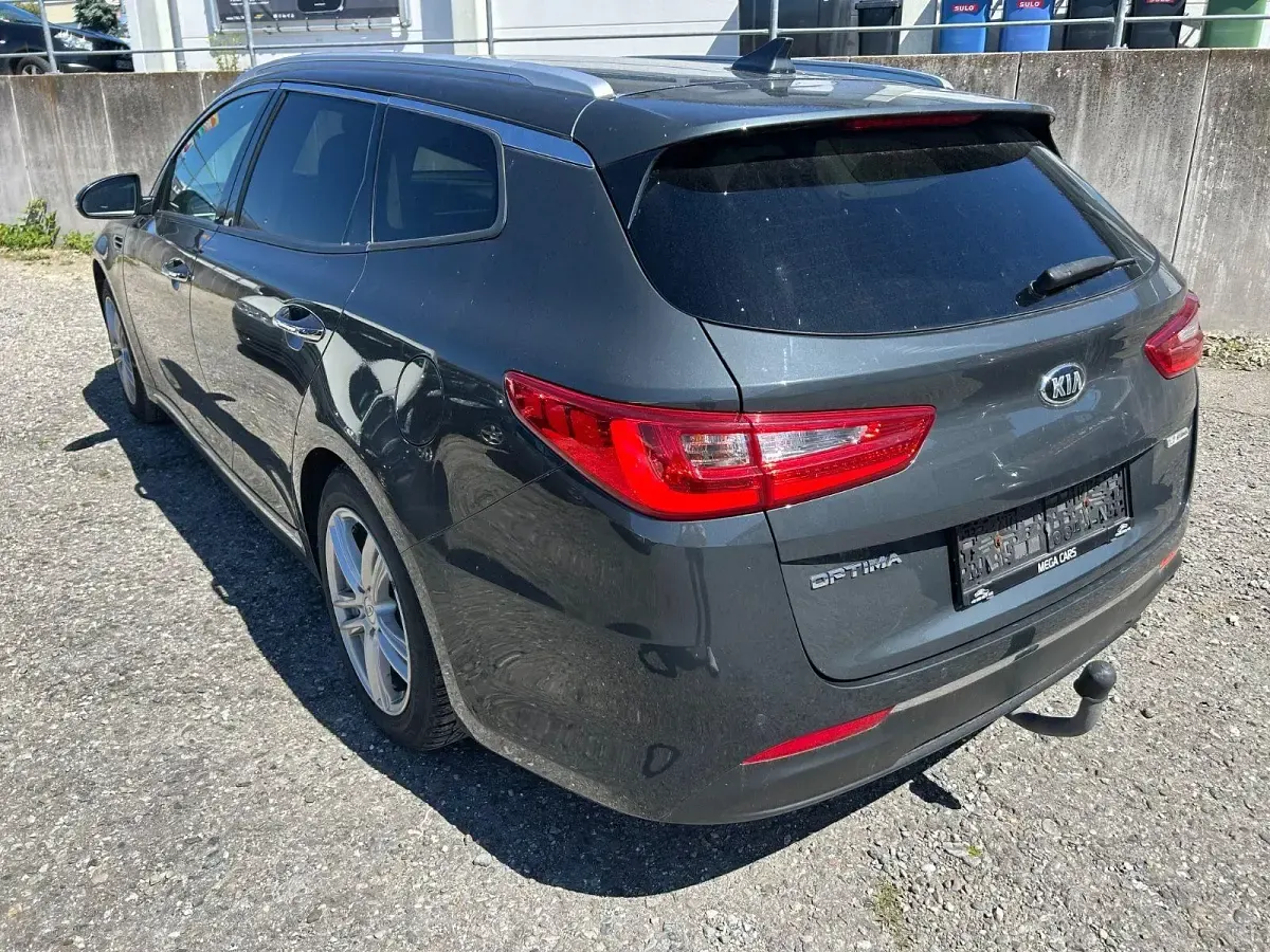 Gebraucht Kia Optima 141 PS (103 kW) 2016 Grau Kombi