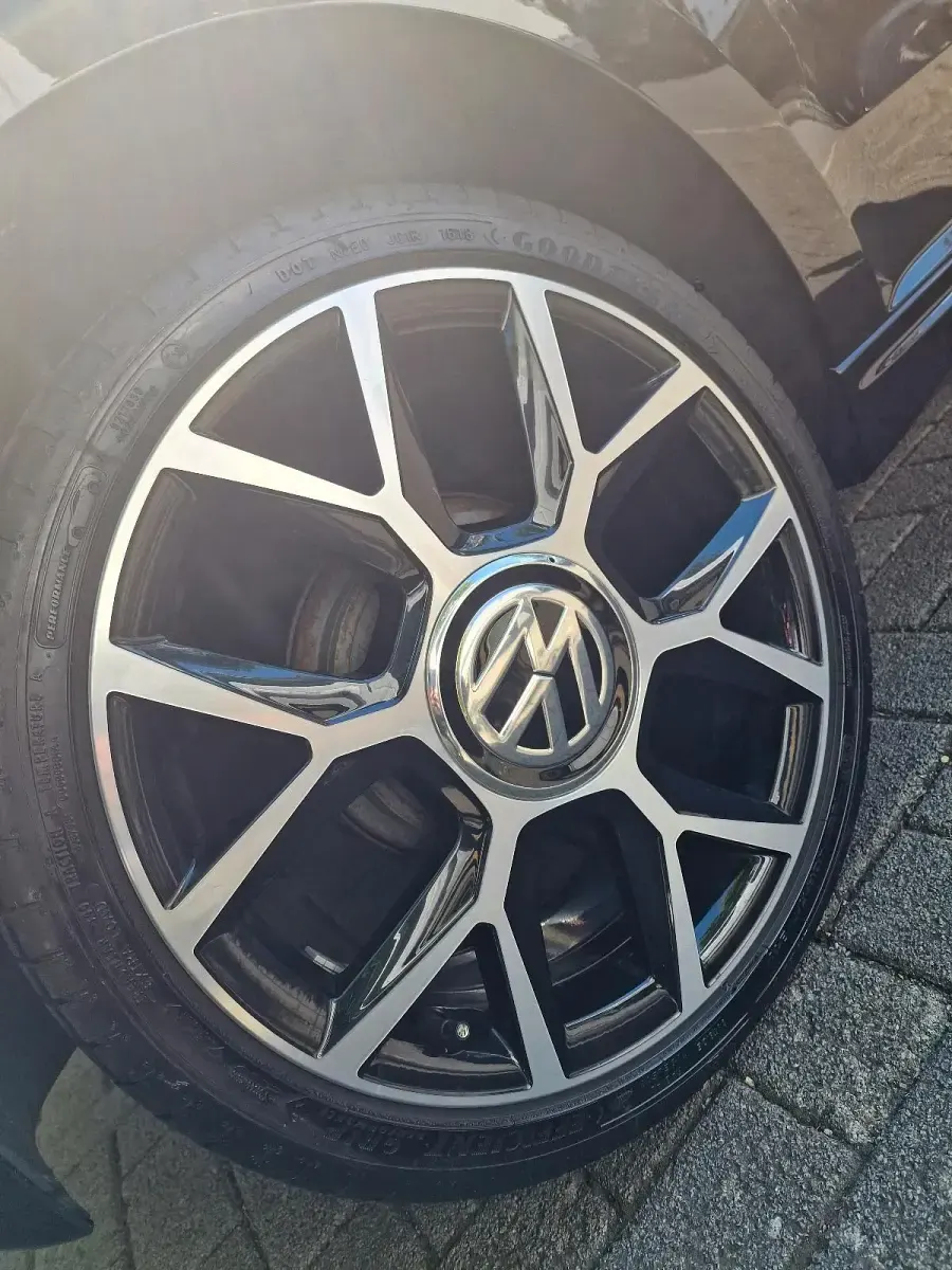 Gebraucht VW up! Edition 116 PS (85 kW) 2018 Schwarz Kleinwagen