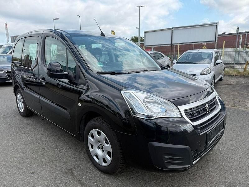 Schwarz Gebraucht 2016 Peugeot Partner Tepee Active Van / Kleinbus | 8.900 € (Fairer Preis) - Bild 1/4