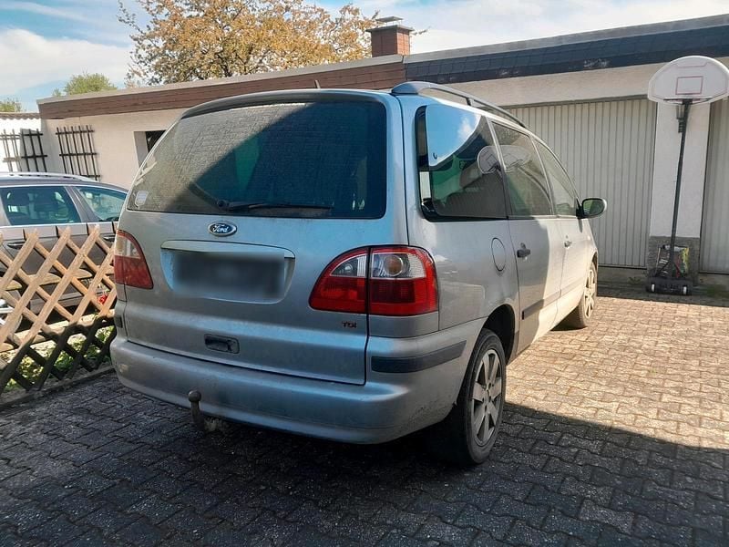 Second-hand Ford Galaxy 131 CP (96 kW) 2004 Argintiu Monovolum