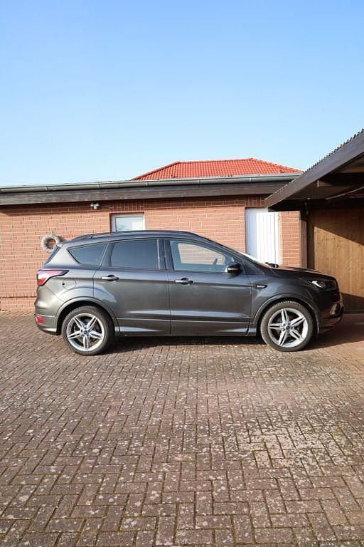 Gebraucht Ford Kuga ST-Line 150 PS (110 kW) 2019 Schwarz SUV