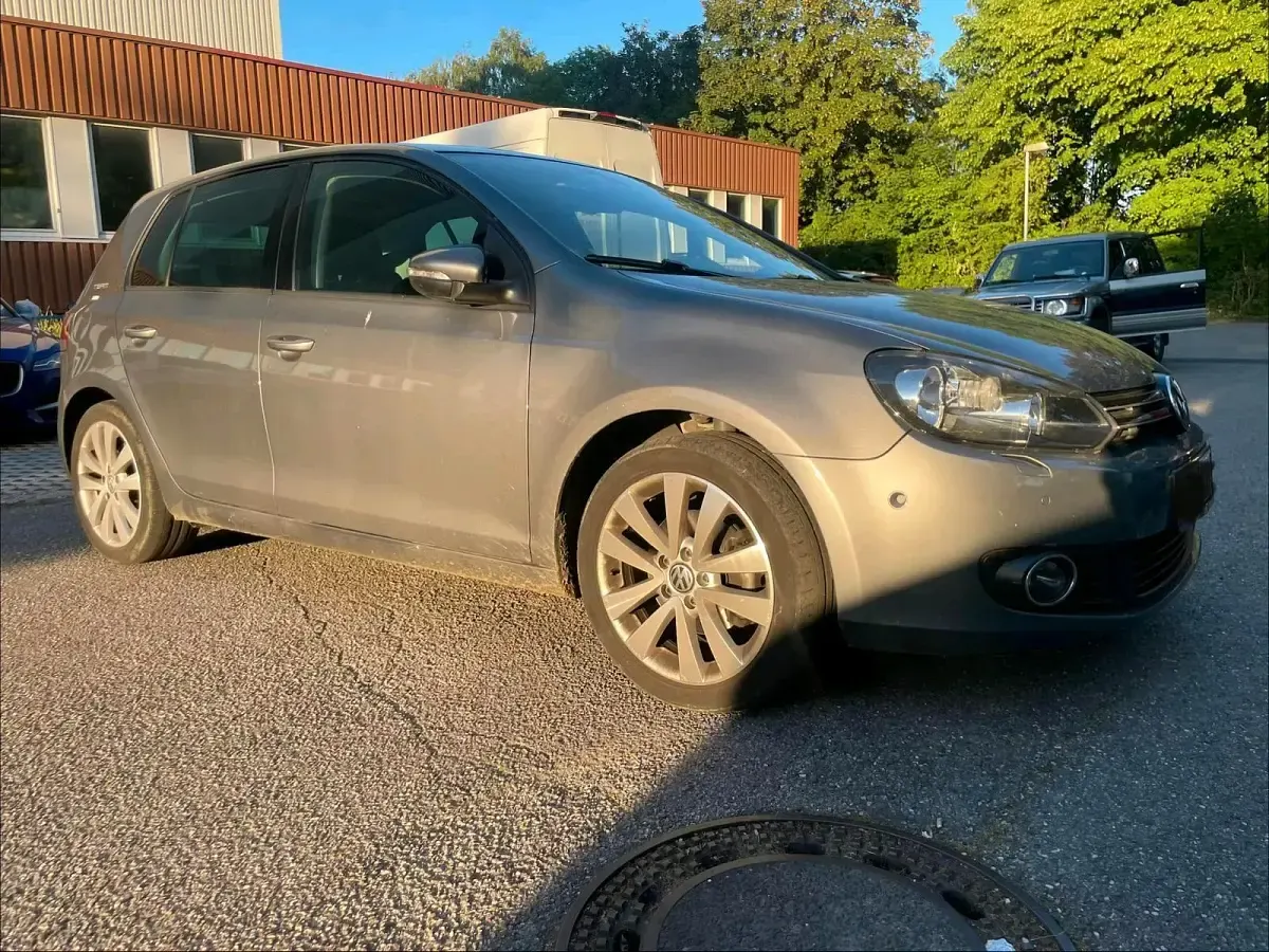 Gebraucht VW Golf VI 122 PS (89 kW) 2010 Grau Kleinwagen