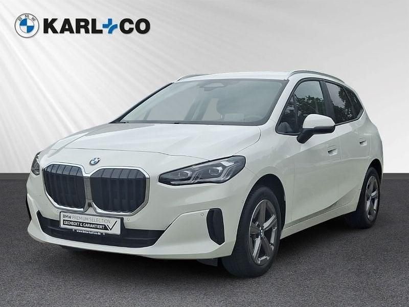 Weiß Gebraucht 2024 BMW 218 Active Tourer Luxury Line Van / Kleinbus | 28.498 € (Superpreis) - Bild 1/4