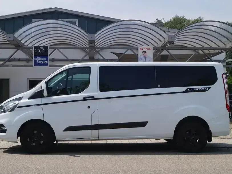Second-hand Ford Transit Custom 131 CP (96 kW) 2023 Alb Monovolum