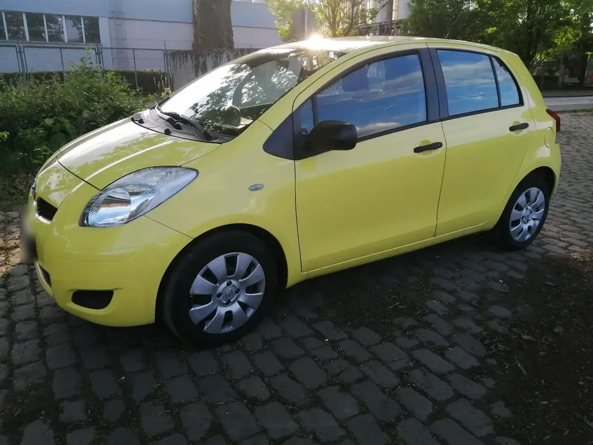 Gebraucht Toyota Yaris Sol 101 PS (74 kW) 2009 Gelb Kleinwagen