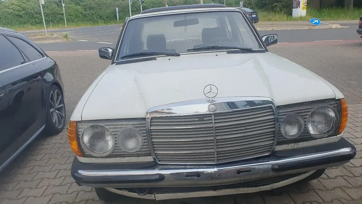 Gebraucht Mercedes 200 1982 Weiß Limousine
