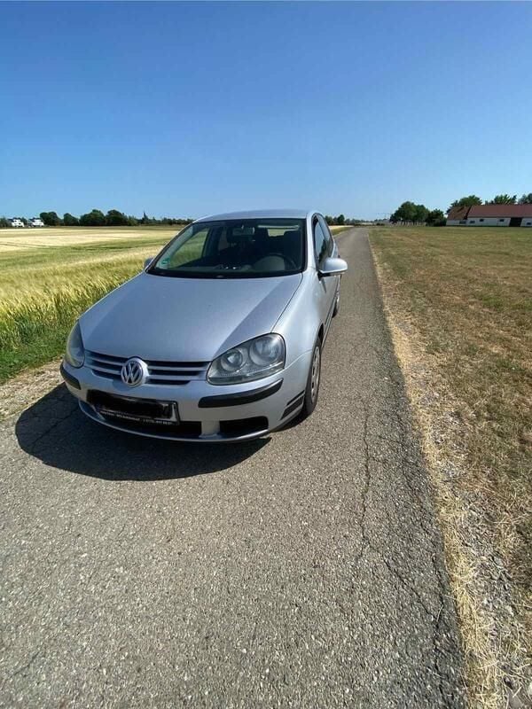 Grau Gebraucht 2004 VW Golf V Kleinwagen | 1.900 € (Fairer Preis) - Bild 1/4