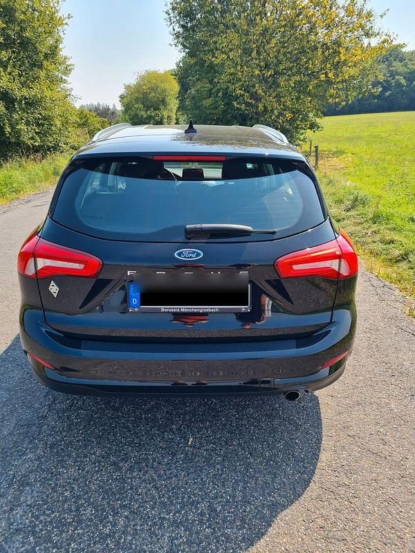 Gebraucht Ford Focus Cool & Connect 120 PS (88 kW) 2020 Schwarz Kombi