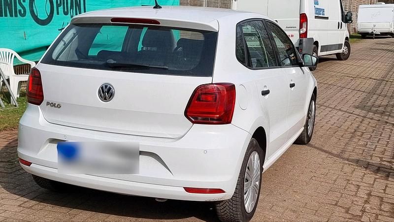 Gebraucht VW Polo 60 PS (44 kW) 2015 Weiß Kleinwagen
