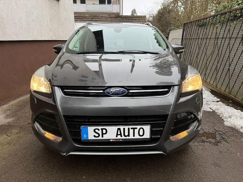Gebraucht Ford Kuga Titanium 163 PS (119 kW) 2015 Grau SUV