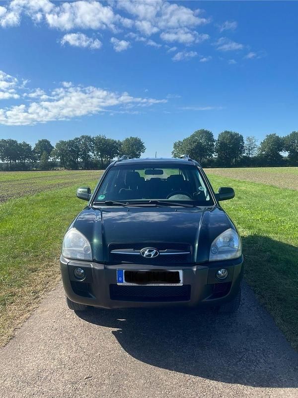 Grün Gebraucht 2007 Hyundai Tucson GLS SUV | 4.799 € (Fairer Preis) - Bild 1/4