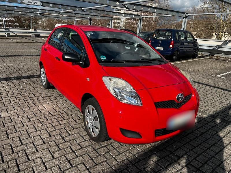 Gebraucht Toyota Yaris 69 PS (50 kW) 2010 Rot Kleinwagen