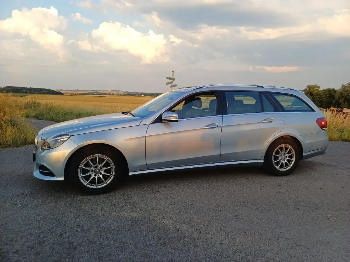 Gebraucht Mercedes E220 Edition 170 PS (125 kW) 2016 Blau Kombi