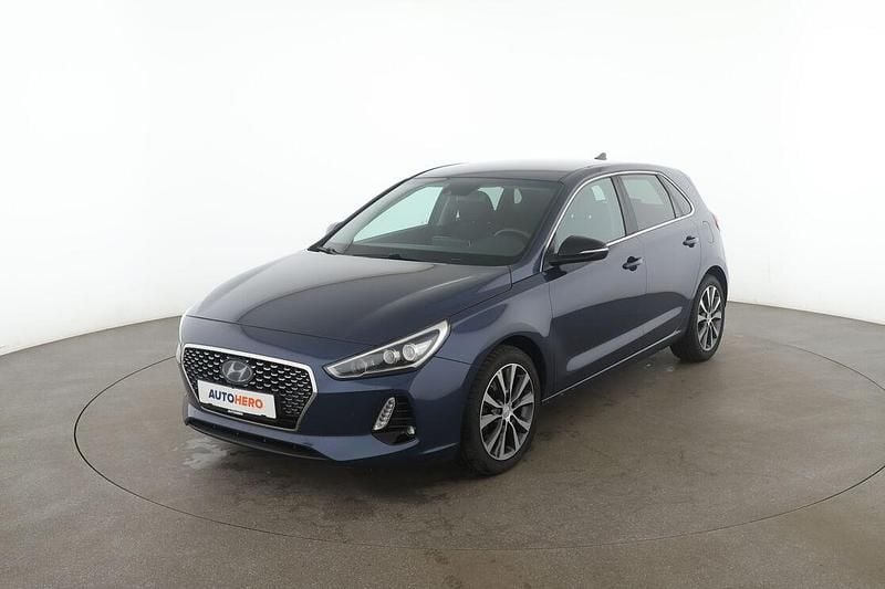 Blau Gebraucht 2017 Hyundai i30 Intro Edition Limousine | 11.330 € (Fairer Preis) - Bild 1/3