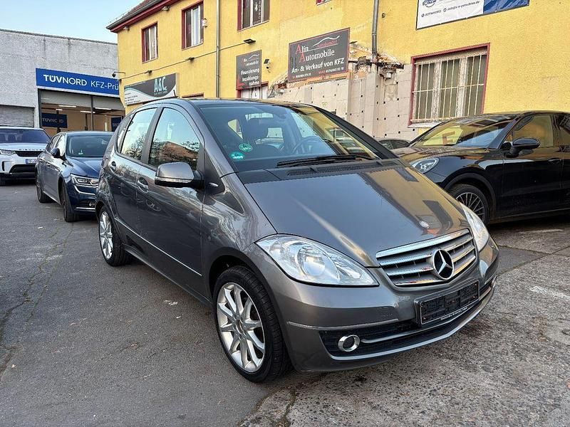 Grau Gebraucht 2010 Mercedes A160 Limousine | 5.990 € (Fairer Preis) - Bild 1/4