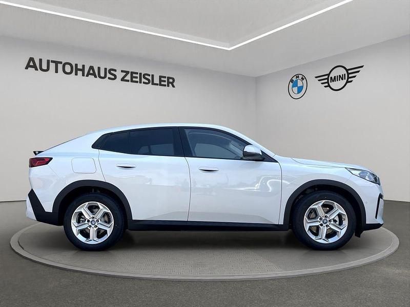 Gebraucht BMW iX2 Shadowline 150 kW (204 PS) 2025 Alpinweiß uni SUV