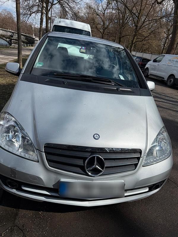 Gebraucht Mercedes A160 95 PS (69 kW) 2011 Silber Kleinwagen