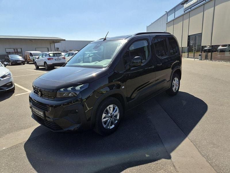 Neu Peugeot Rifter Allure 131 PS (96 kW) 2026 Schwarz Van / Kleinbus