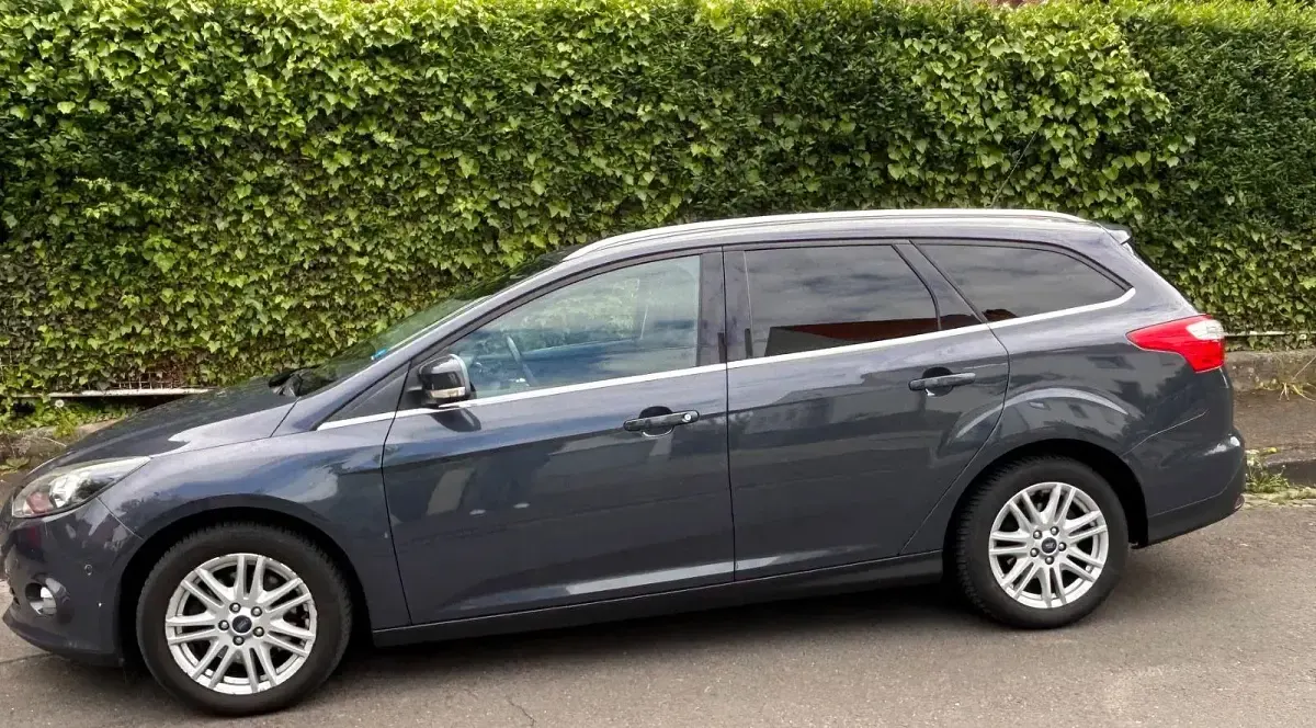Gebraucht Ford Focus Titanium 116 PS (85 kW) 2013 Grau Kombi