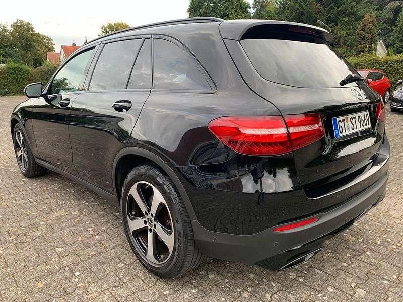 Gebraucht Mercedes GLC220 Night 170 PS (125 kW) 2018 Schwarz/baltic black SUV