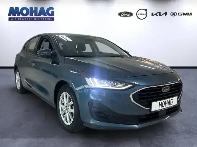 Używany Ford Focus Cool & Connect 125 KM (91 kW) 2022 Niebieski Sedan/Limuzyna