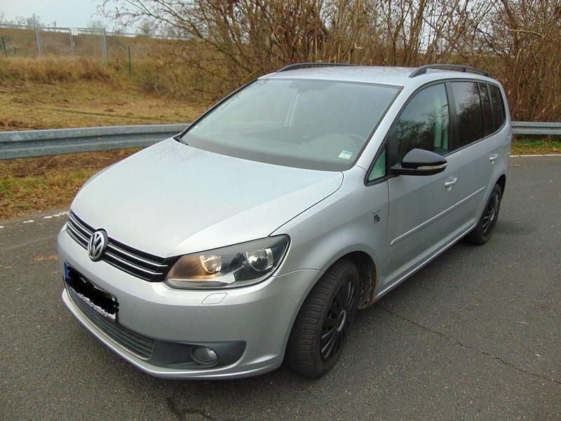 Silber Gebraucht 2012 VW Touran Van / Kleinbus | 4.444 € (Superpreis) - Bild 1/4