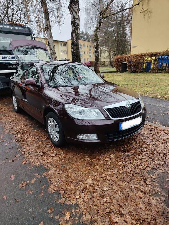 Rot Gebraucht 2009 Skoda Octavia Ambiente Limousine | 7.700 € (Etwas zu teuer) - Bild 1/4