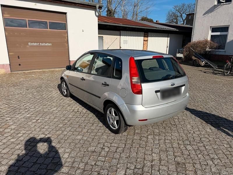 Gebraucht Ford Fiesta 80 PS (58 kW) 2003 Silber Kleinwagen