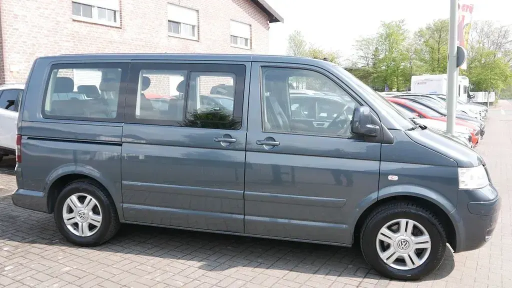 Gebraucht VW Multivan Highline 174 PS (127 kW) 2008 Grau Van / Kleinbus