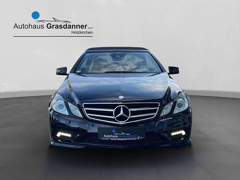 Gebraucht Mercedes E500 387 PS (284 kW) 2010 Schwarz Cabrio