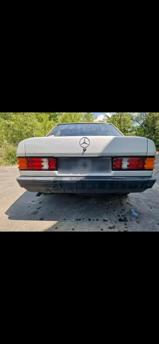 Gebraucht Mercedes 190 122 PS (89 kW) 1984 Silber Limousine