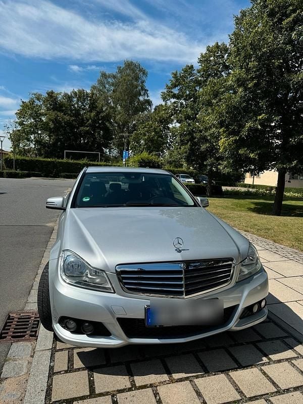 Grau Gebraucht 2011 Mercedes C180 Limousine | 9.500 € - Bild 1/4