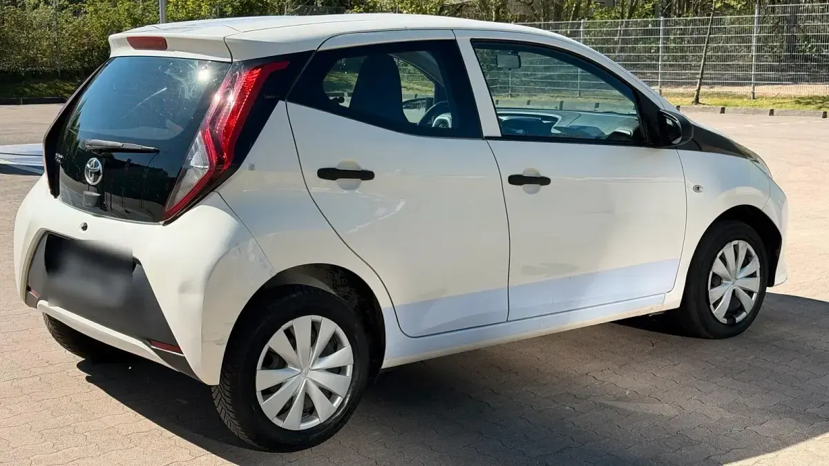 Second-hand Toyota Aygo 72 CP (52 kW) 2020 Alb Hatchback